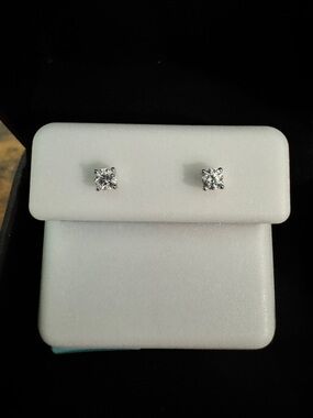 Moissanite stud earrings 925 sterling silver .20 CTW VVSD